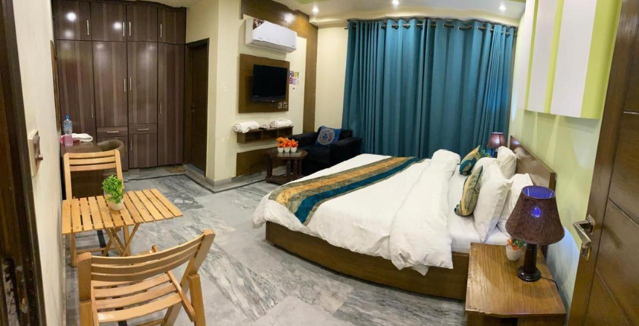 Hotel Holiday Lahore Eksteriør billede